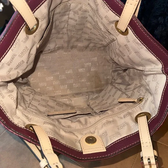 Michael Kors burgundy shoulder bag - Picture 4 of 12